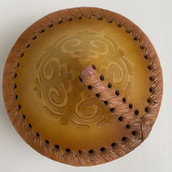 Leather Tooled Handmade Trinket Box Lid - Picture 3 of 16